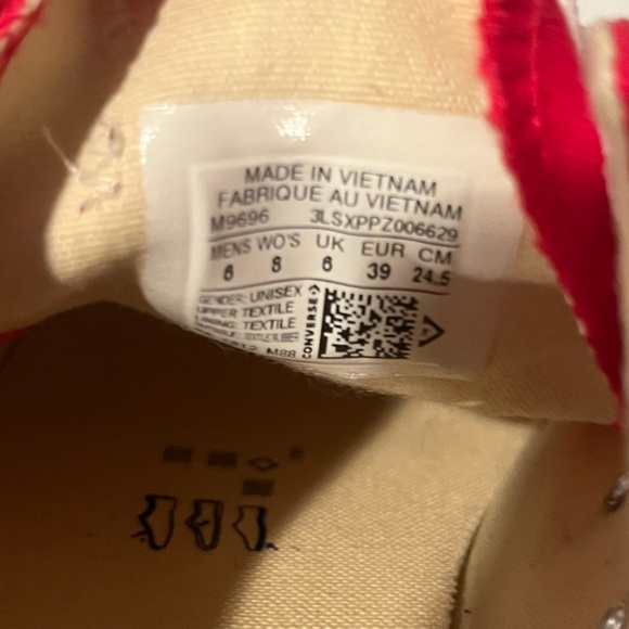 Red Converse - Picture 4 of 4